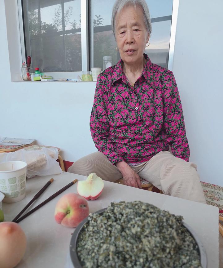 乡村叙事：苦菜花是餐桌上带着幽香的美食……今天中午二嫂就预告了，”晚上有好菜，