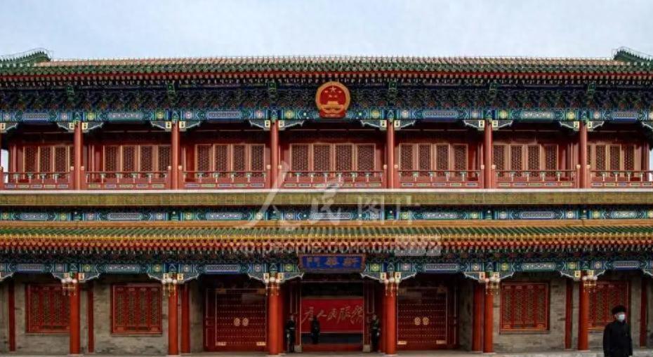 中南海为何不挂“中央人民政府”牌匾？总理反对，主席指出缘由“1949年10月1