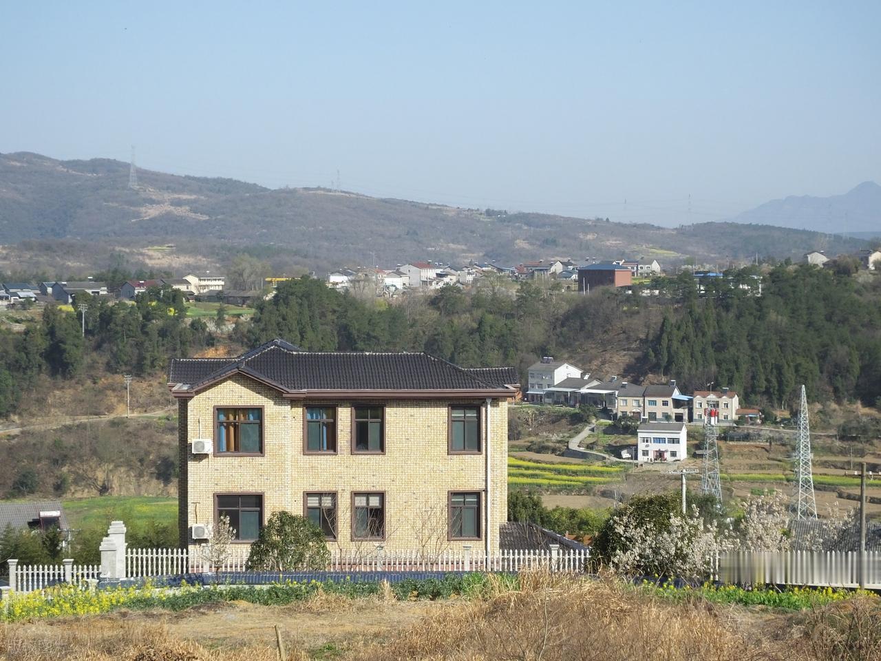 宅基地确权收尾，手握多处老宅，这些红线咱可千万别碰。随着全国房地一体宅基地确