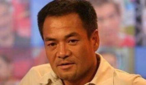 1994年，王志文抢走了尤勇智的女友许晴，尤勇智到葛优家痛哭，葛优安慰他说：“兄