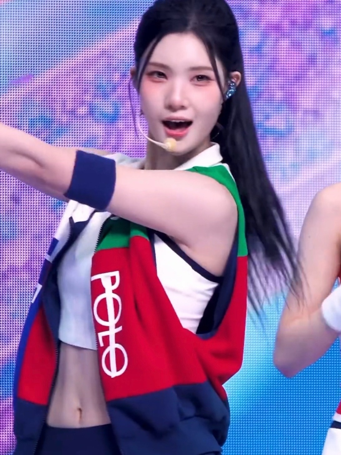卧槽快看我姐姐的马甲线​​​