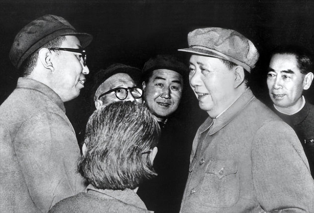 毛主席对华国锋最放心，可在毛主席去世后，华国锋却做了一个违背主席的决定。