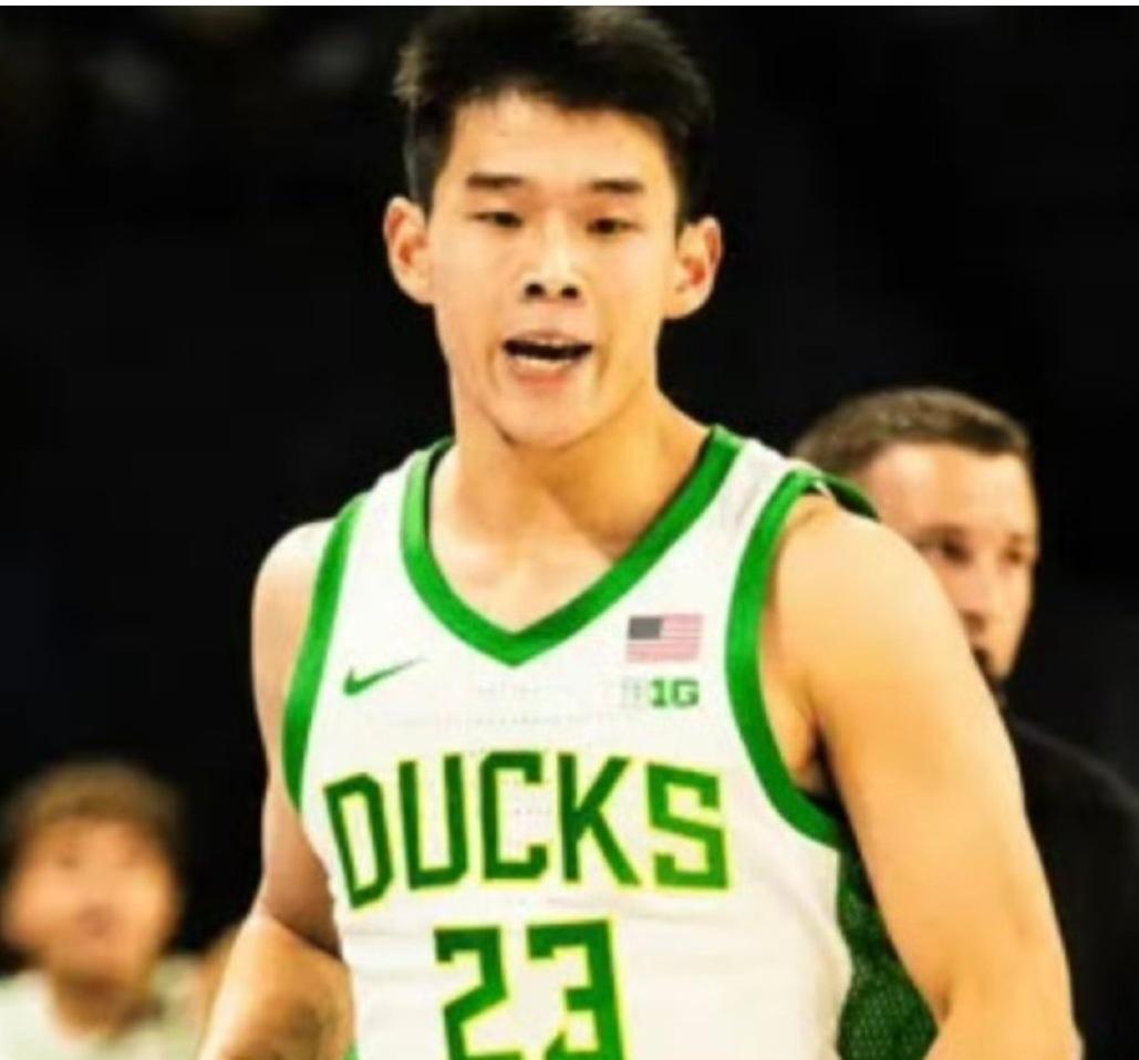 林葳被弃用原因曝光！出手选择问题大教练说了也改不了林葳加盟俄勒冈大学球队，季