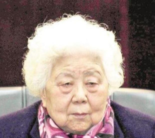 1949年，江竹筠遭党内叛徒出卖，身陷渣滓洞英勇就义，而叛徒之妻却在新中国成立后