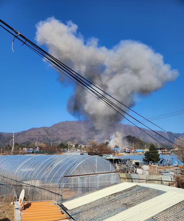 韩国空军误炸韩国老百姓，造成15人受伤，5栋建筑物受损，1座教堂被破坏，1辆卡车