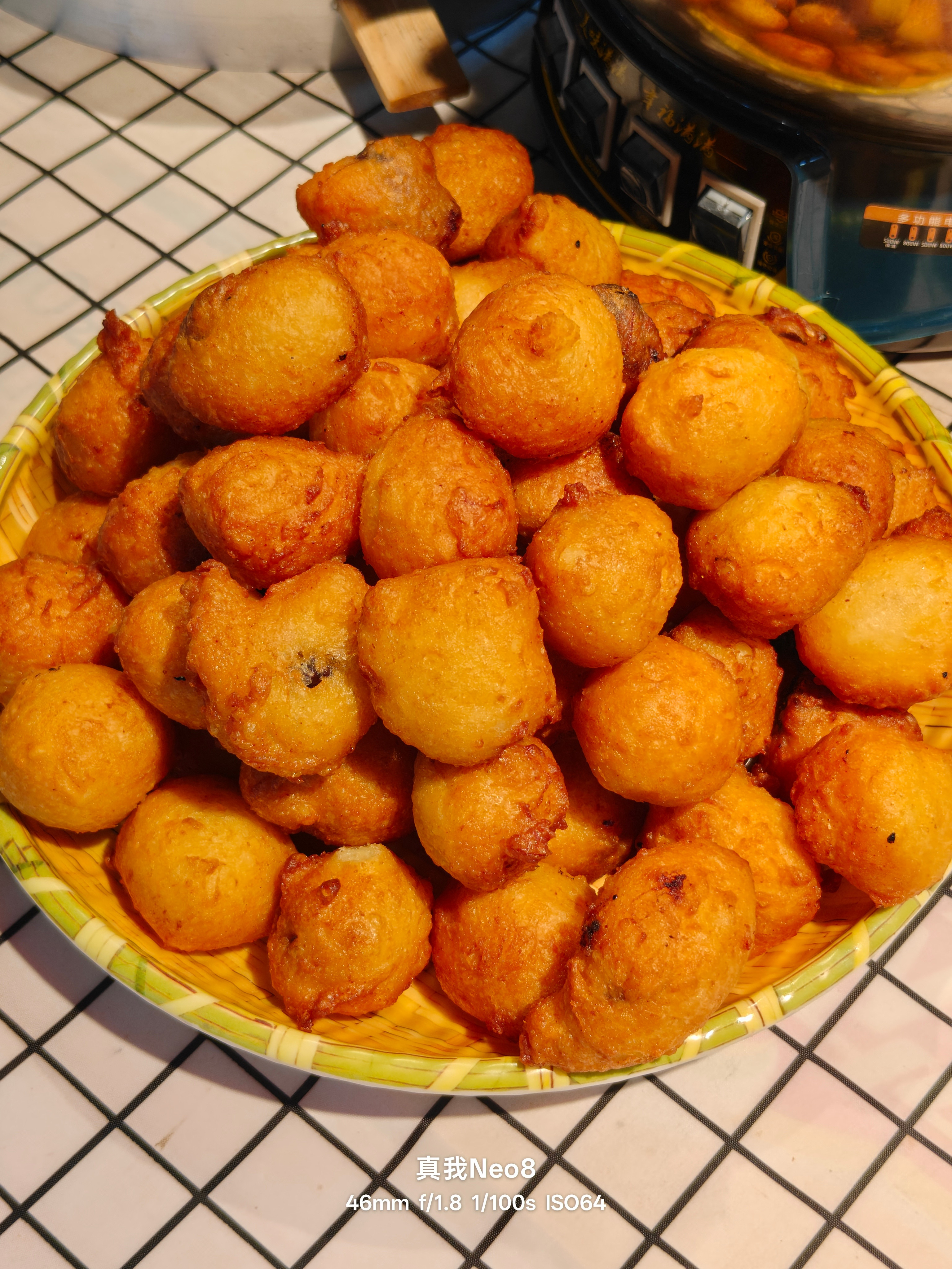 出门吃口热乎的～满眼的碳水，看着都想吃，吃着也好吃！今天最最好吃的是肉沫花卷和烧