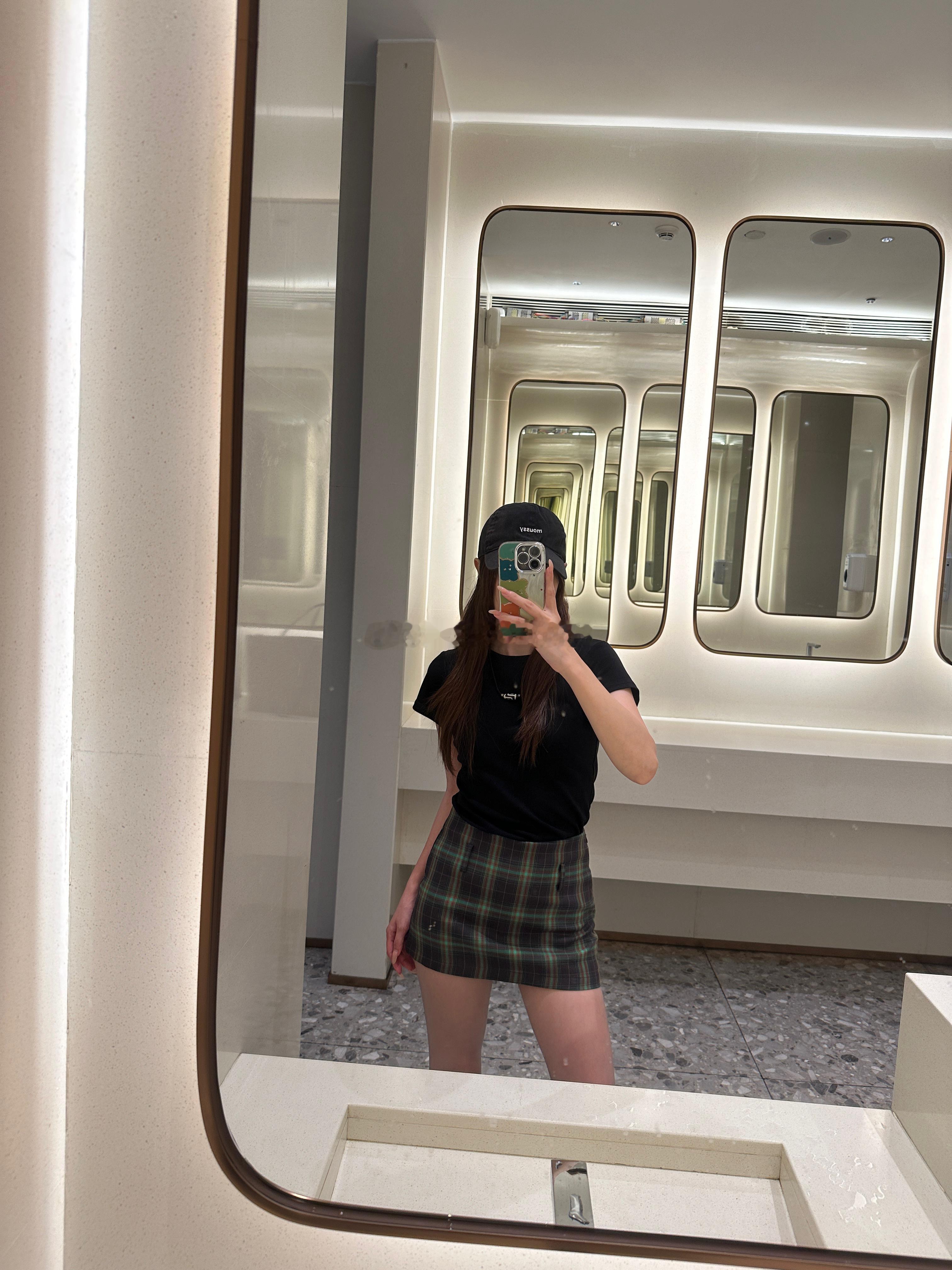 浅酷一下[墨镜]今天穿什么时尚穿搭ootd​​​