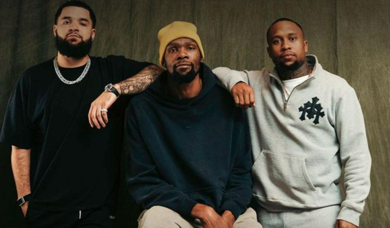 最近杜兰特做客范弗利特的播客节目，两人谈到了火箭队的现状。杜兰特表示，目前火箭