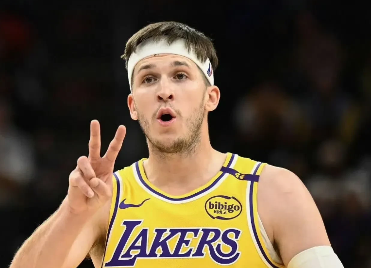 里弗斯赶紧换墨菲吧！湖人现在非常需要即战力！里弗斯+1首轮换墨菲，墨菲来就能上