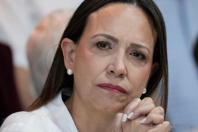 🚨🇺🇸🇻🇪 一架载着委内瑞拉反对派领袖回国的私人飞机在飞行途...