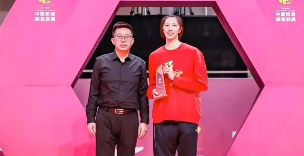 近十年中国女排超级联赛最有价值球员（MVP）如下：2024-2025赛季——M