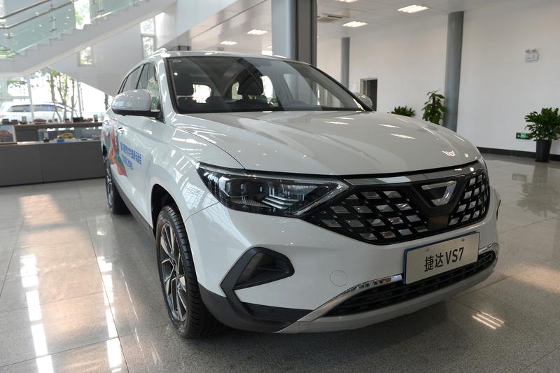 大众捷达和宝来怎么选，得看自己需求。价格上，捷达是入门级，裸车比宝来便宜几万，