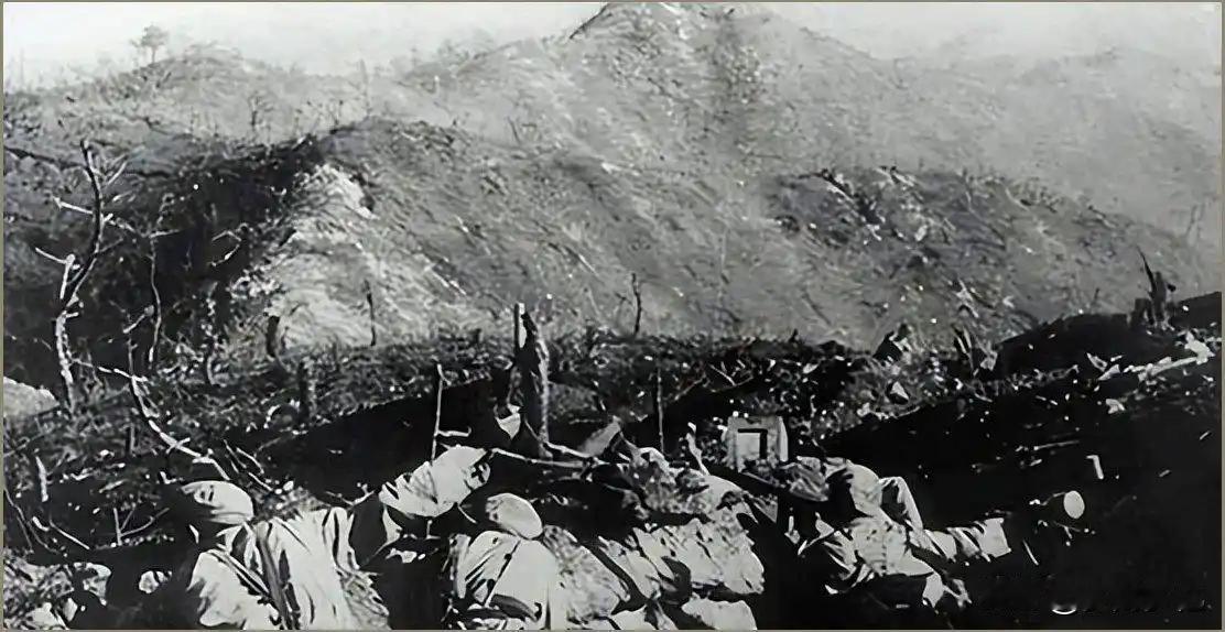 上甘岭狠人战术！攥6秒再扔手榴弹，9人硬刚四百美军1952年上甘岭，志愿军