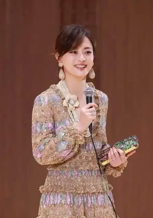 亲眼见过孙俪本人的人，线下追星成功之后觉得与线上有太大的不同　　