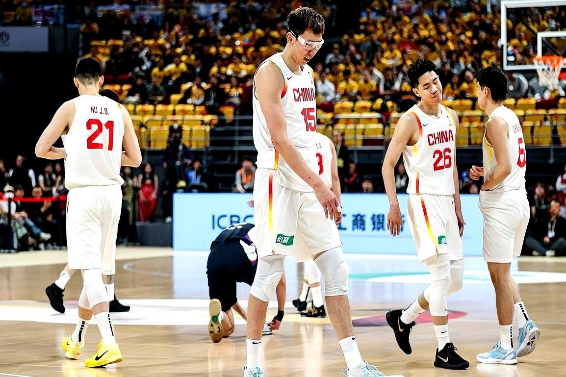 打韩国队，咱们男篮几乎全主力（除了伤病），结果好多拿顶薪的球员拉胯了。周琦8