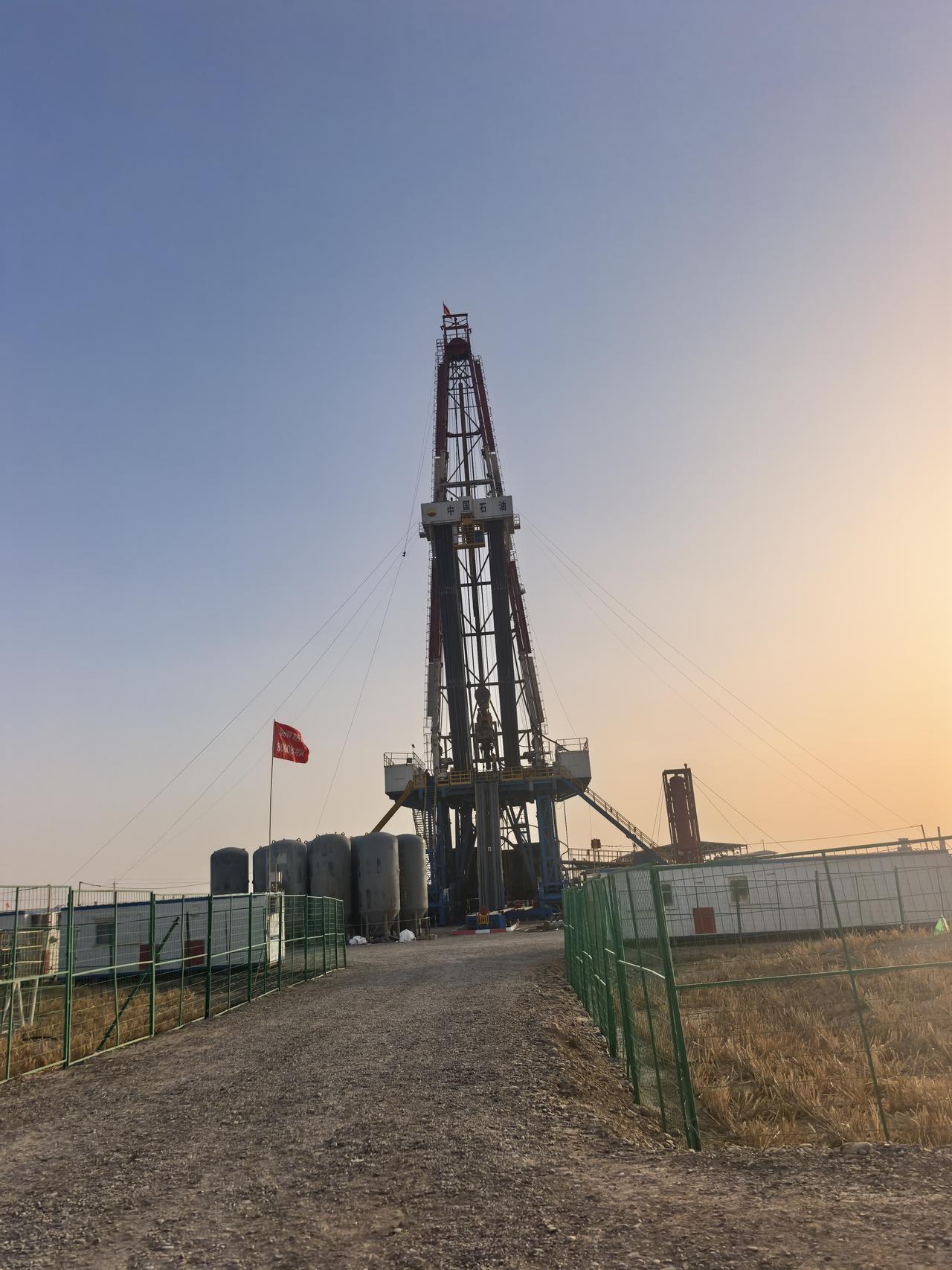 为什么库尔勒那么多石油库尔勒石油多，核心是因为它背靠中国最大含油气盆地——塔