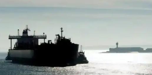 340万桶俄油堵在中国近海，中国为啥不接？答案很现实。黄海海域五艘满载俄罗斯乌拉