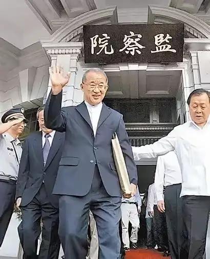 台湾人王建煊曾公开提出一项倡议：号召中国14亿人每人每天捐出一元钱，在全球推广“