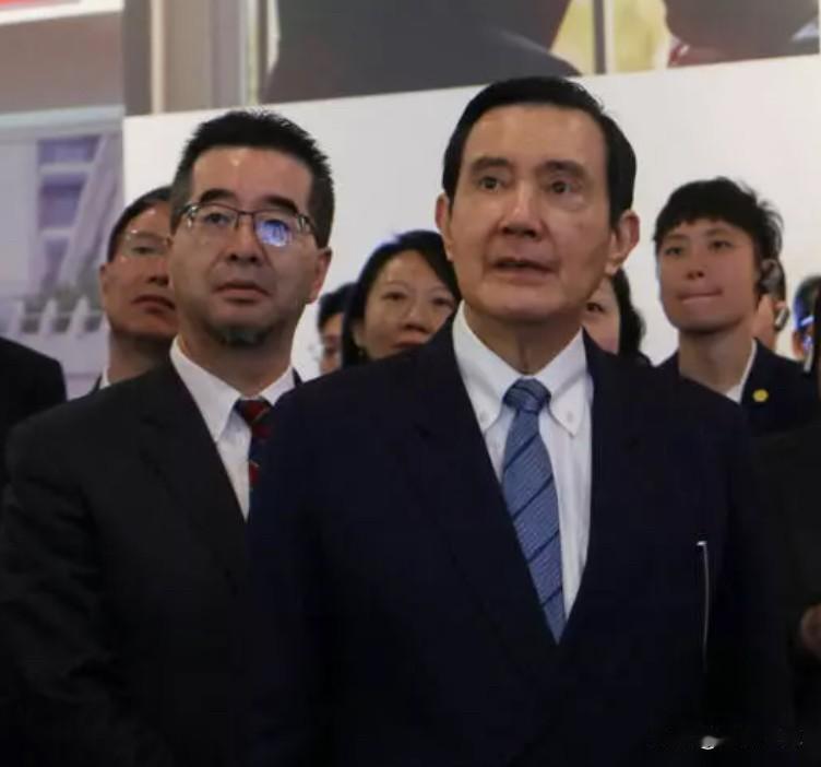 马英九声明影射萧旭岑“操守有问题”？一般而言，对于服务超过10年的核心幕僚，