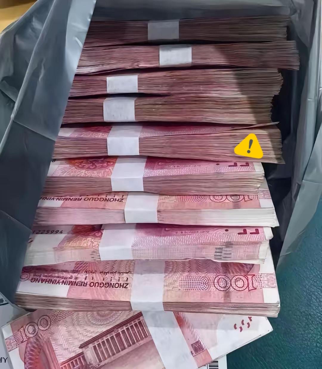 奉劝大家一句已经到了12月如果你手上有十万现金，不要去乱投黄金和白银，今天白