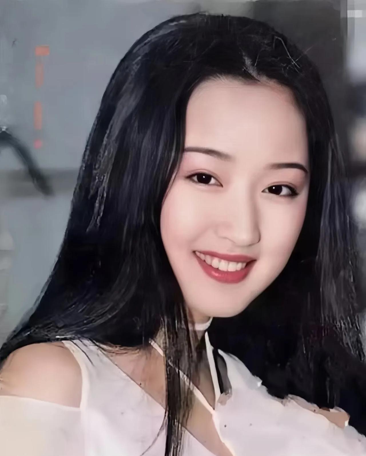终于知道杨钰莹至今未婚的原因不是放不下初恋杨钰莹的名气和歌曲的流传度，不亚于