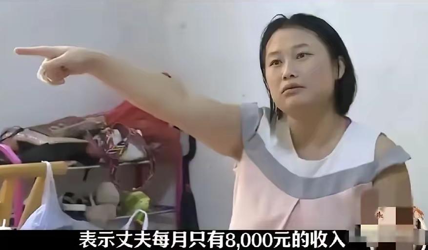 全网最憋屈的男人要数湖南湘潭的李伟了吧，每个月工资8000还要一分不剩的上交老婆