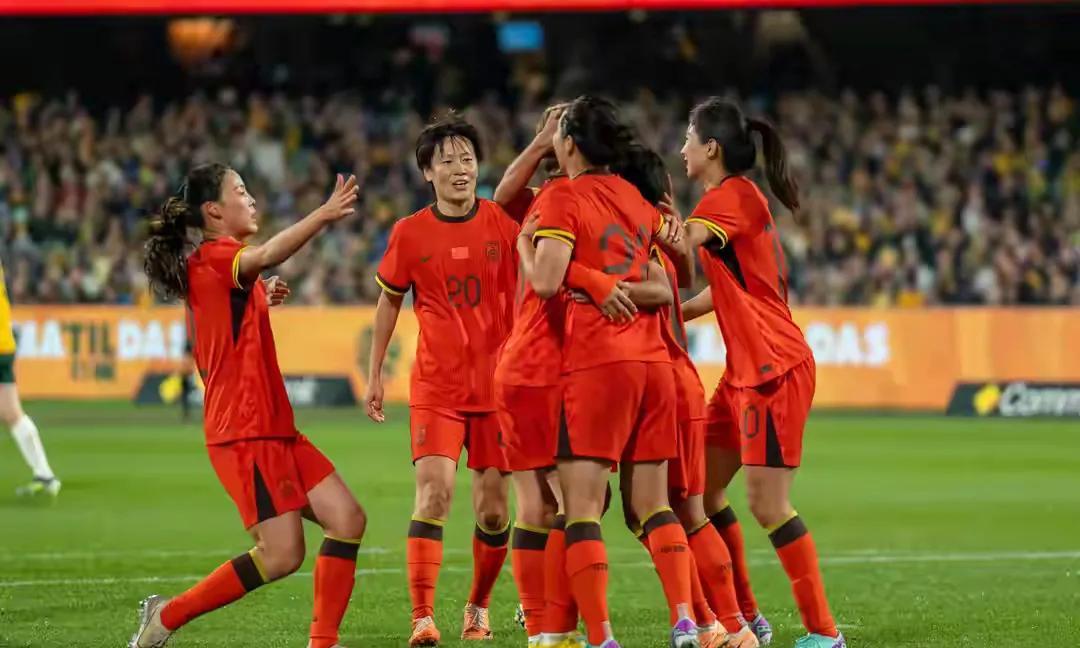中国女足有望冲击冠军；她们迎来东亚杯，最后的对手：日本队；中日两队在