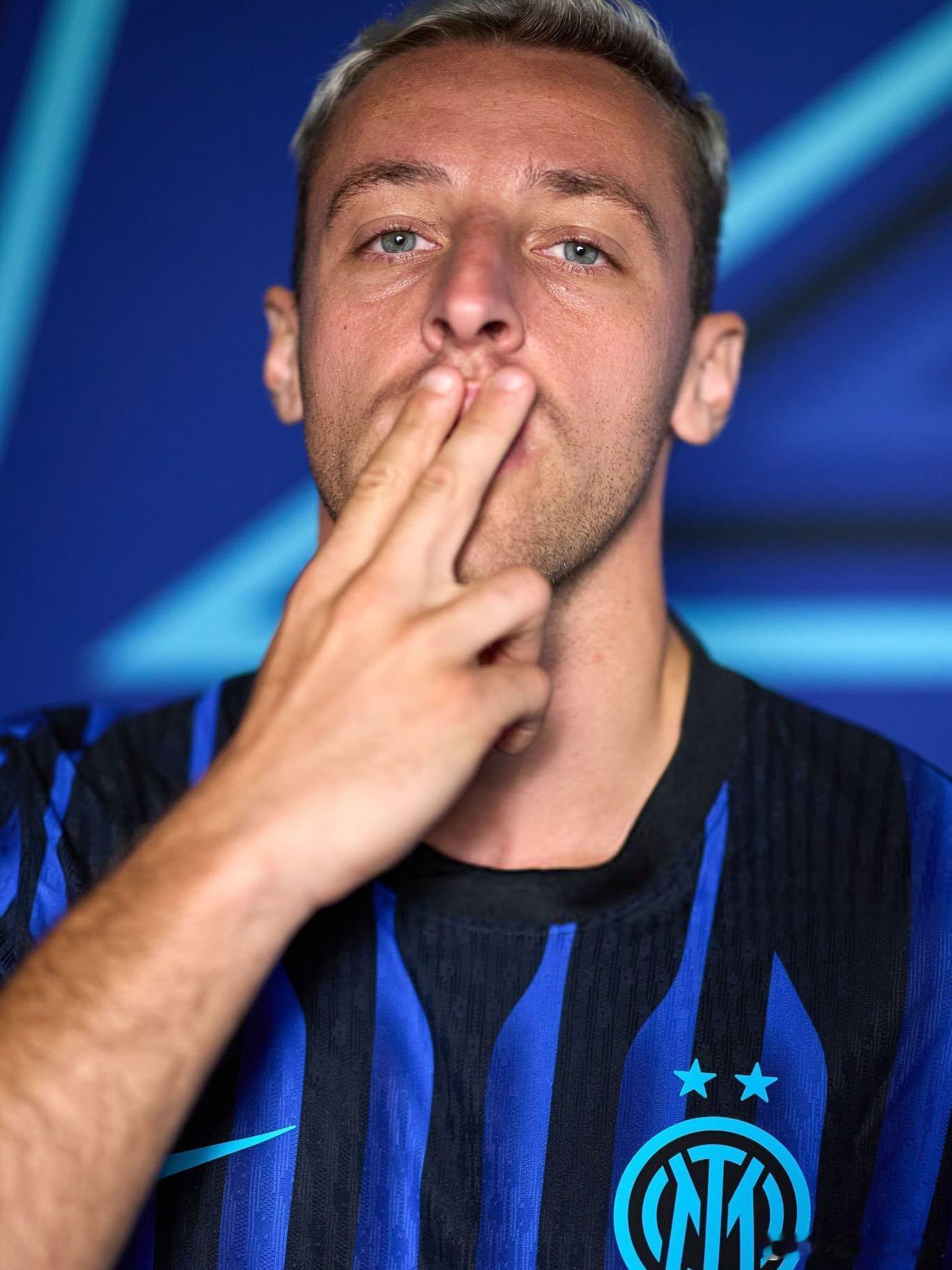 记者巴尔吉吉亚：国际米兰考虑一月转会市场与尤文图斯以租借互换球员，洛卡特利和弗拉