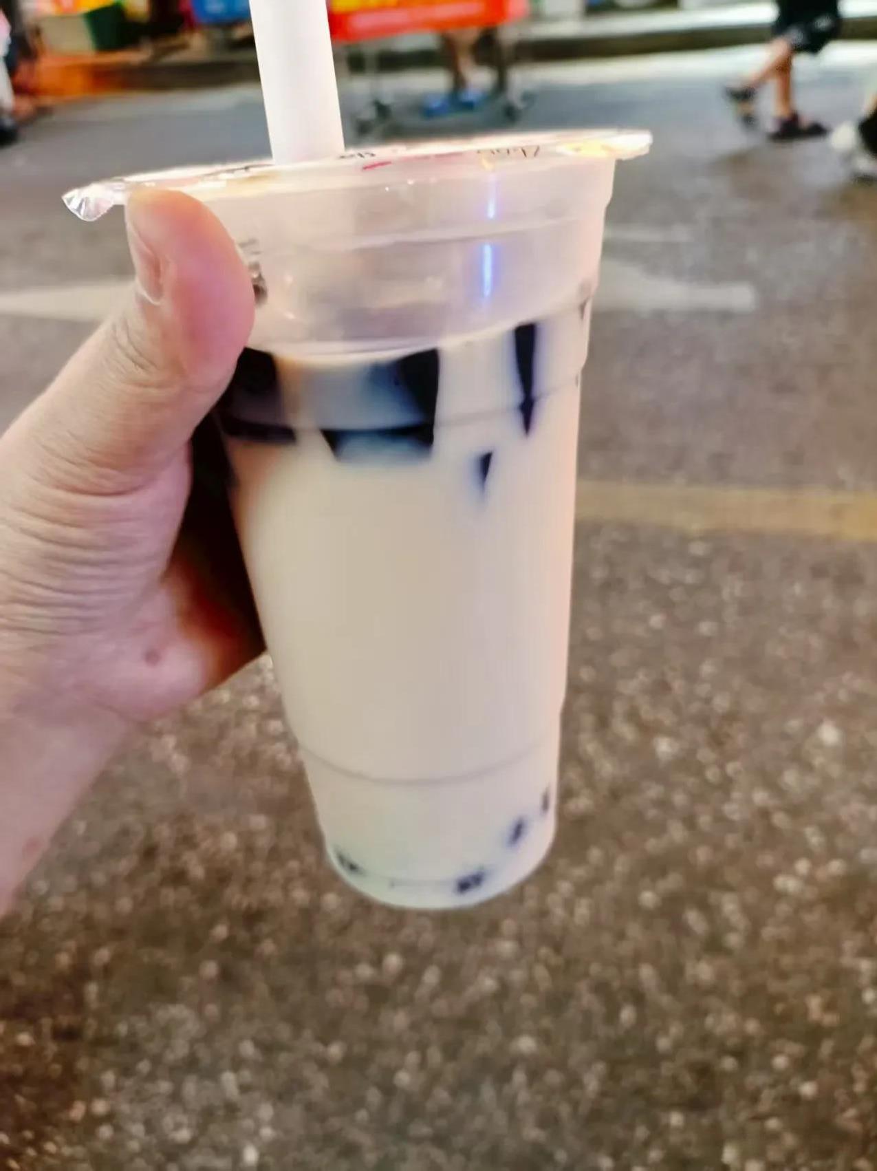 我今天被人截胡了，非常的生气。今天是30号，是南宁很多学校注册的日子，一大早我
