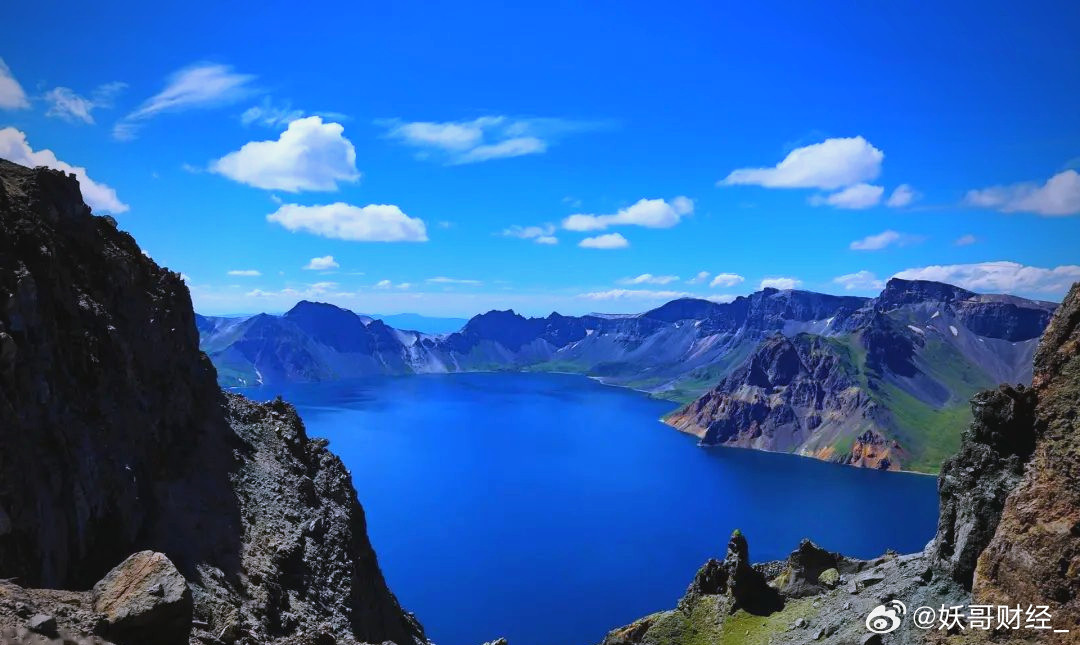 消息一览：1. 蓝思科技：目前已为国内外多家头部机器人客户批量交付人形机器人、四