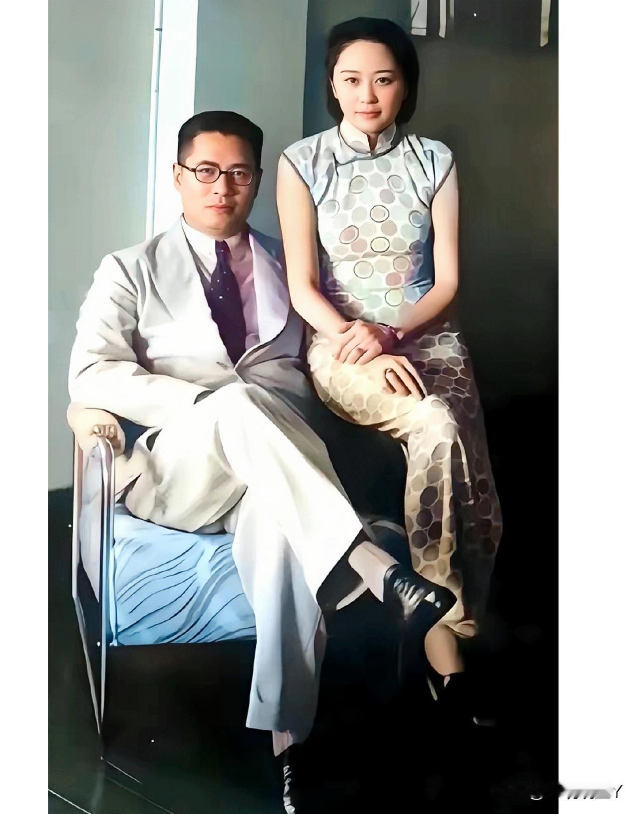 这是宋子文与他的美貌夫人张乐怡年轻时候的一张照片，拍摄于1930年。这并不是演戏