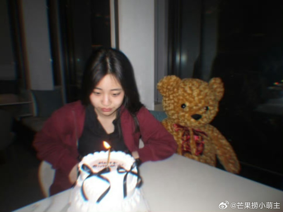 小S给14岁小女儿庆生小S小女儿14岁了小S小女儿14岁生日，亲妈小S搞怪送祝