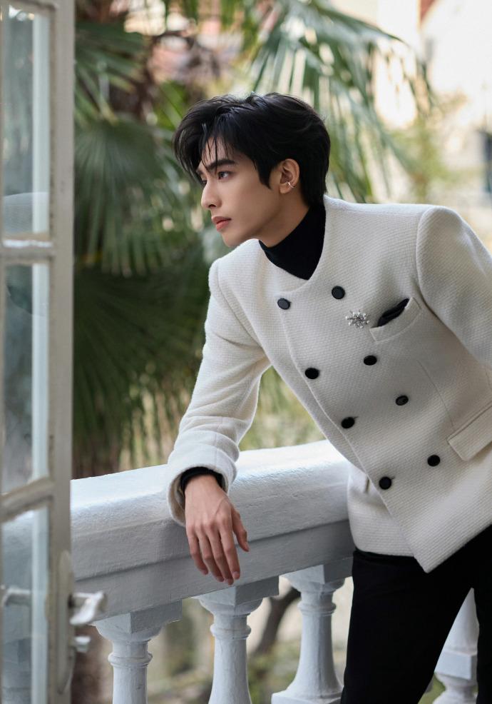 白马王子赵今麦这个背赵今麦、宋威龙、周翊然、余承恩娇兰出图​​​