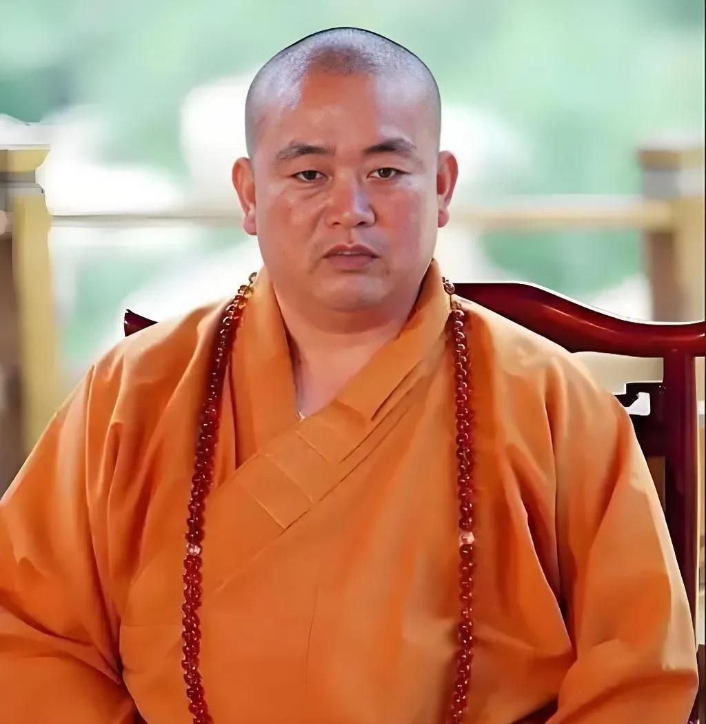 开封警方郑重发声，网传的少林寺方丈携带多人潜逃美国是假消息，网传图片也是假的。