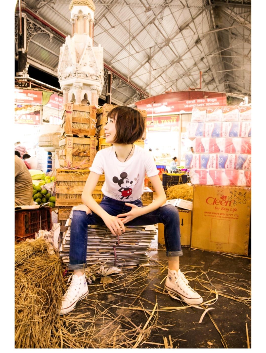 鲁豫，太接地气了，怎么穿着帆布鞋来到了工厂了。