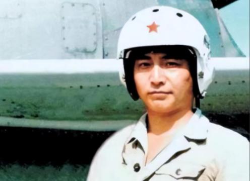 南海撞机王伟成功跳伞，为啥10万人都找不到他？直到20多年后才懂。2001年