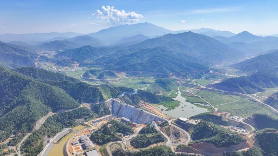 近日，国家重大水利工程湖南椒花水库迎来关键节点——由长沙城发集团投资建设的项目主