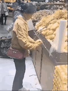 对于女子这种行为，你有什么看法？