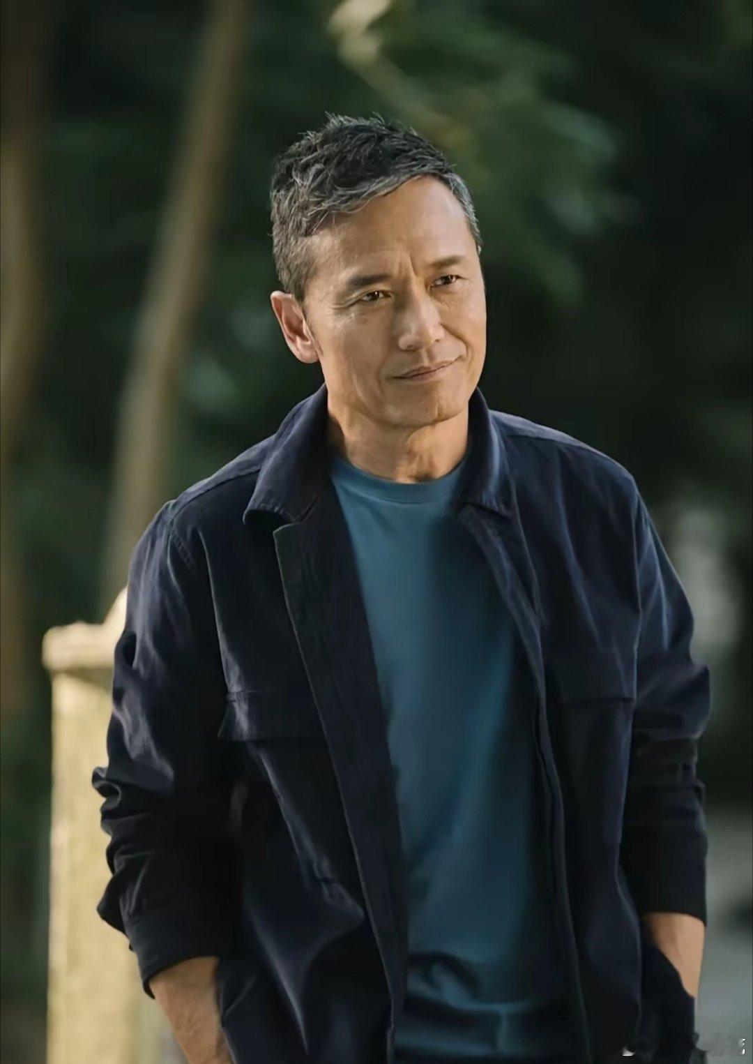 我发现港台娱乐圈里，老得最不成样子的要数马景涛。作为琼瑶御用小生的咆哮帝，年轻时