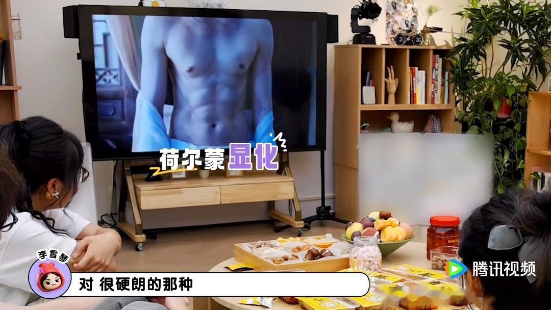 刘学义这张薄肌背后是真狠：水不敢喝、油不碰、碳水清零，谭松韵说他那几天「远一点保