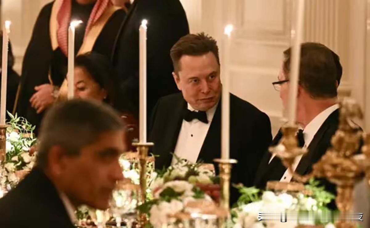 马斯克重返白宫很低调，再也没了半年前的风光