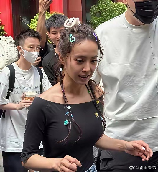 蔡依林状态逆天！45岁却拥有15岁的少女感，娇小身材曲线完美，元气满满。​​​