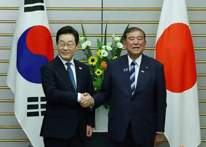 🌛为何韩国总统李在明拒绝了中国的93阅兵邀请，首次外访还选择了日本？说白了
