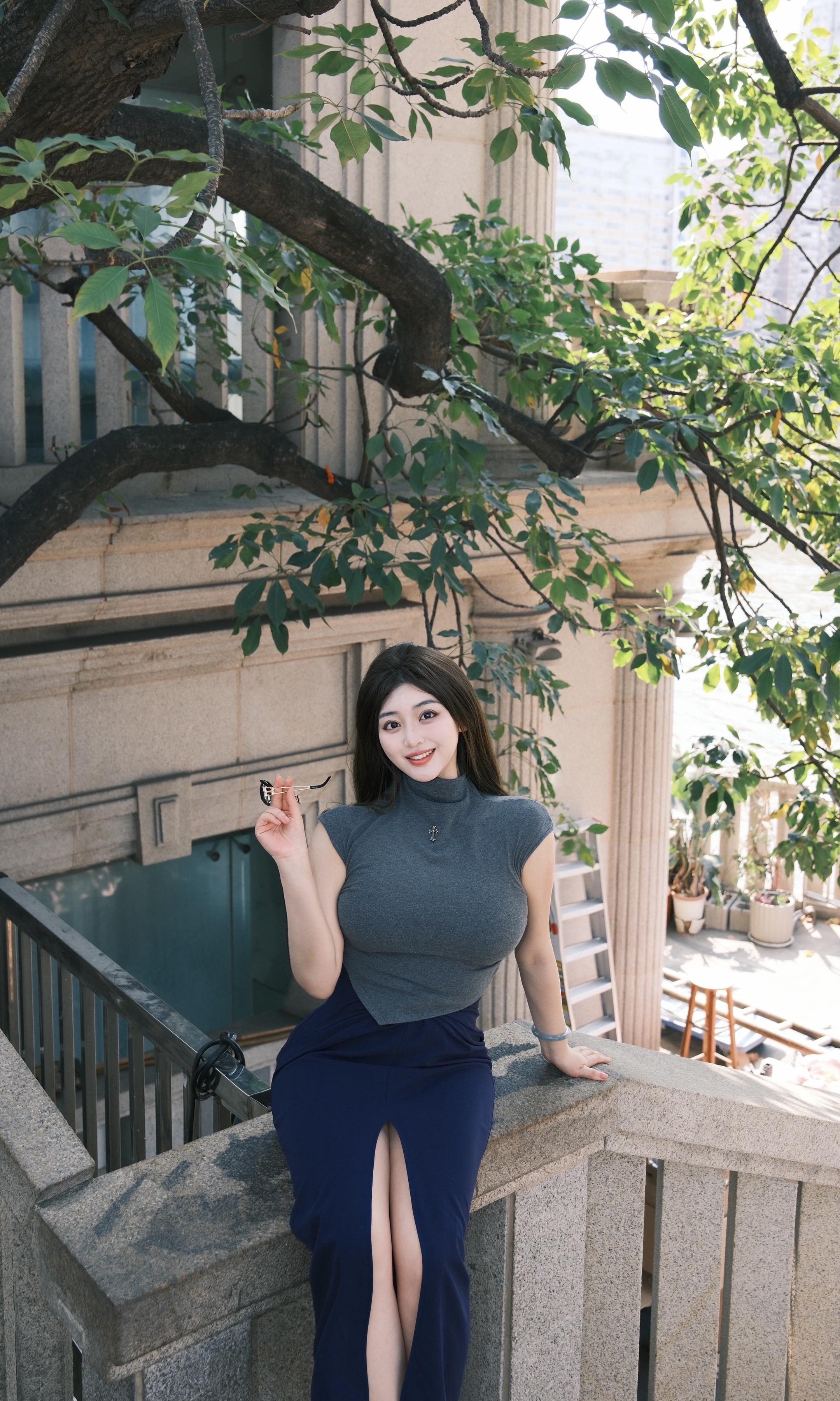 你就这样出现闯入我心里面。