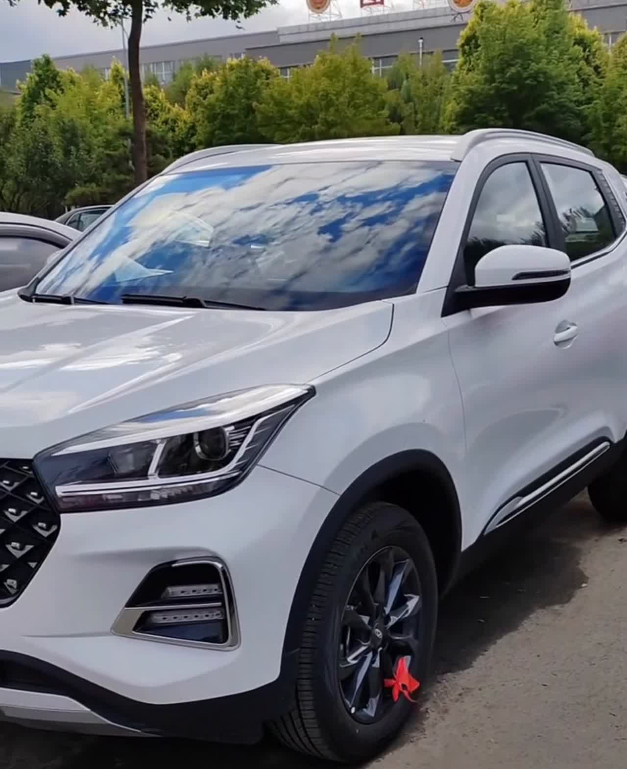 2024款奇瑞瑞虎5X。瑞虎5X小车可周正了，还经济还实用。一款小型SUV，