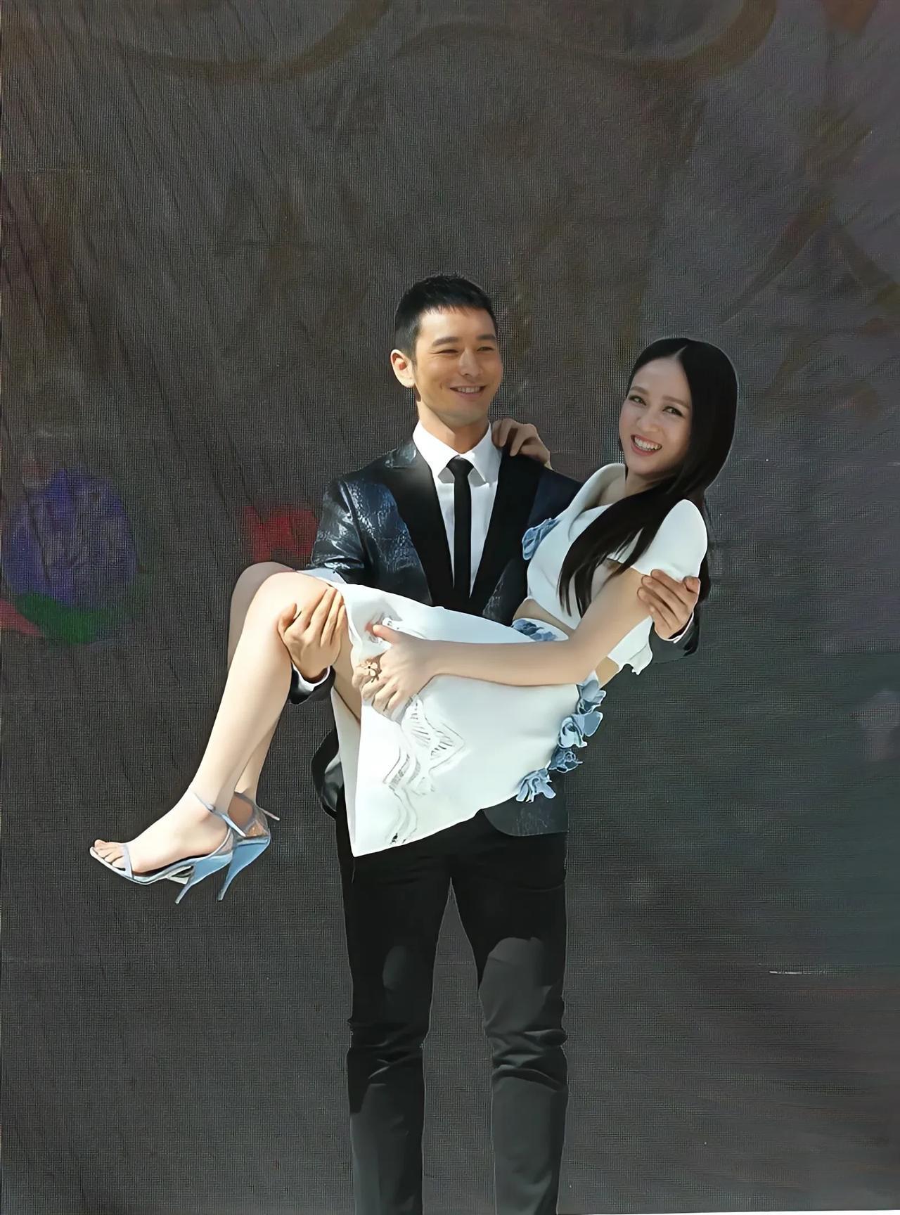 杨颖当初如果看到这照片，会不会吃醋？拍这照片时黄晓明跟杨颖快要在一块了，黄晓明在