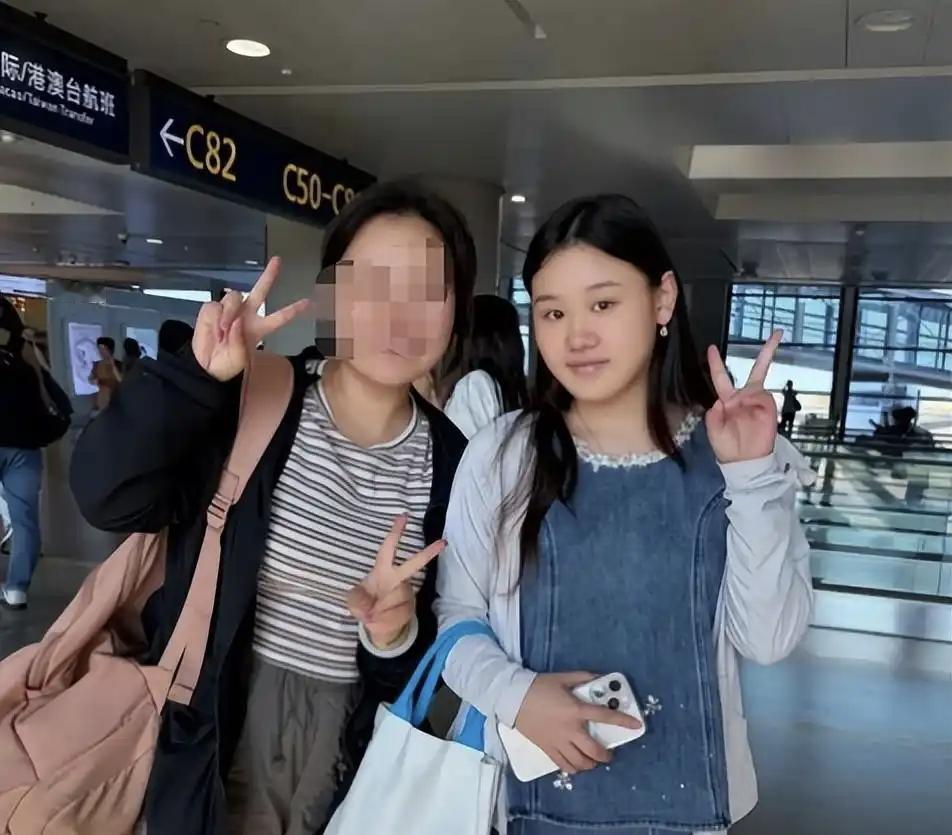 好奇翻阅了一下张家齐的经纪人，不查不知道，一查感慨了。她的经纪人叫做Al