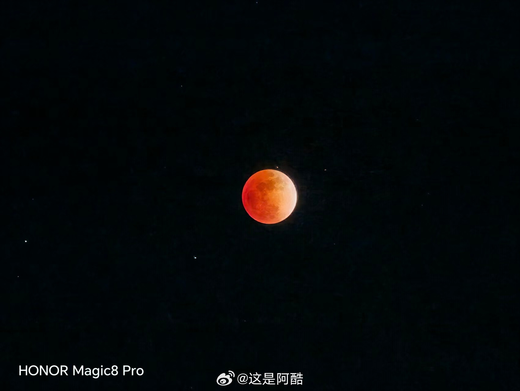 突然才发现昨天元宵节遇上了月全食也就是大家常说的“红月亮”，看到有博主拿着RS