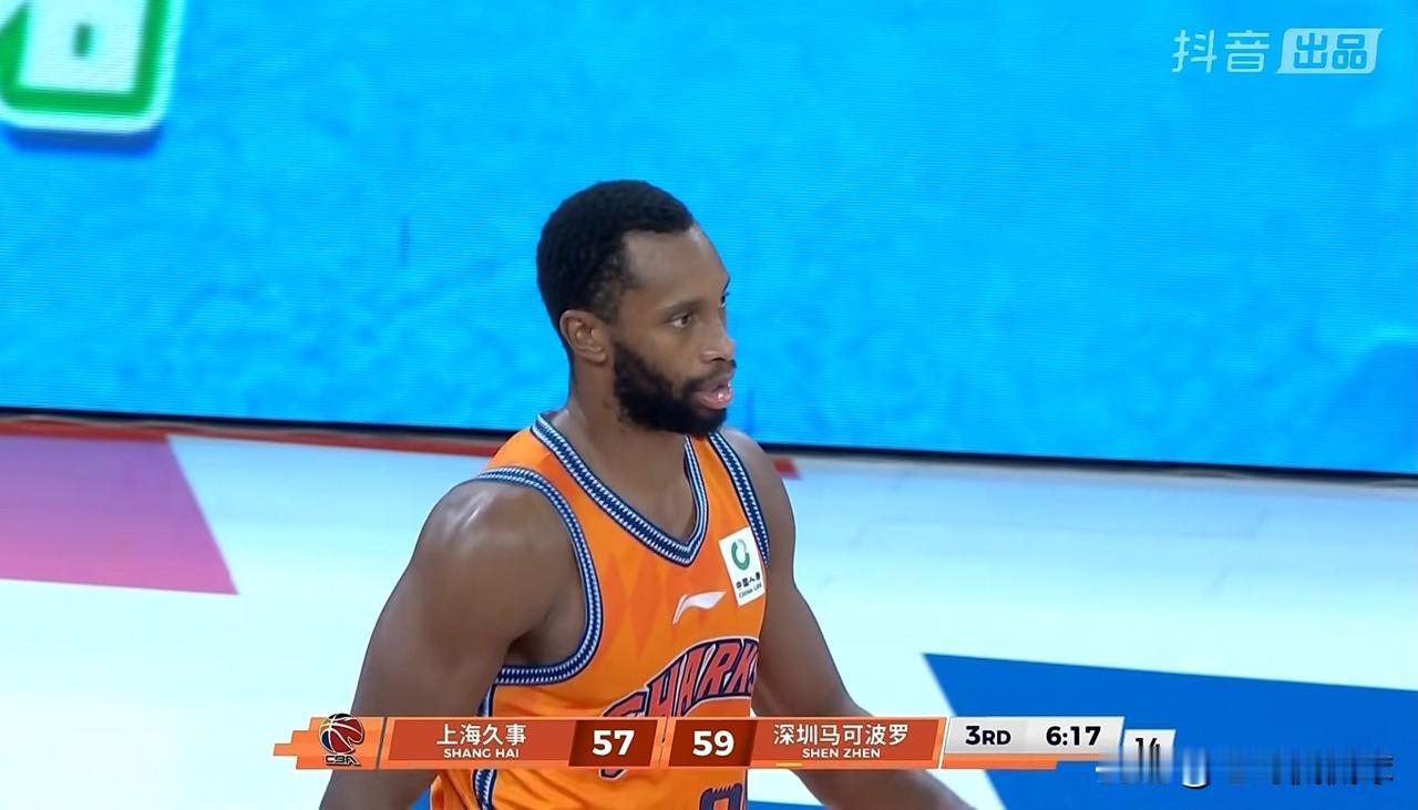 我强烈建议上海久事主帅卢伟弃用弗格！在今天上海久事主场以101：92战胜深圳马可