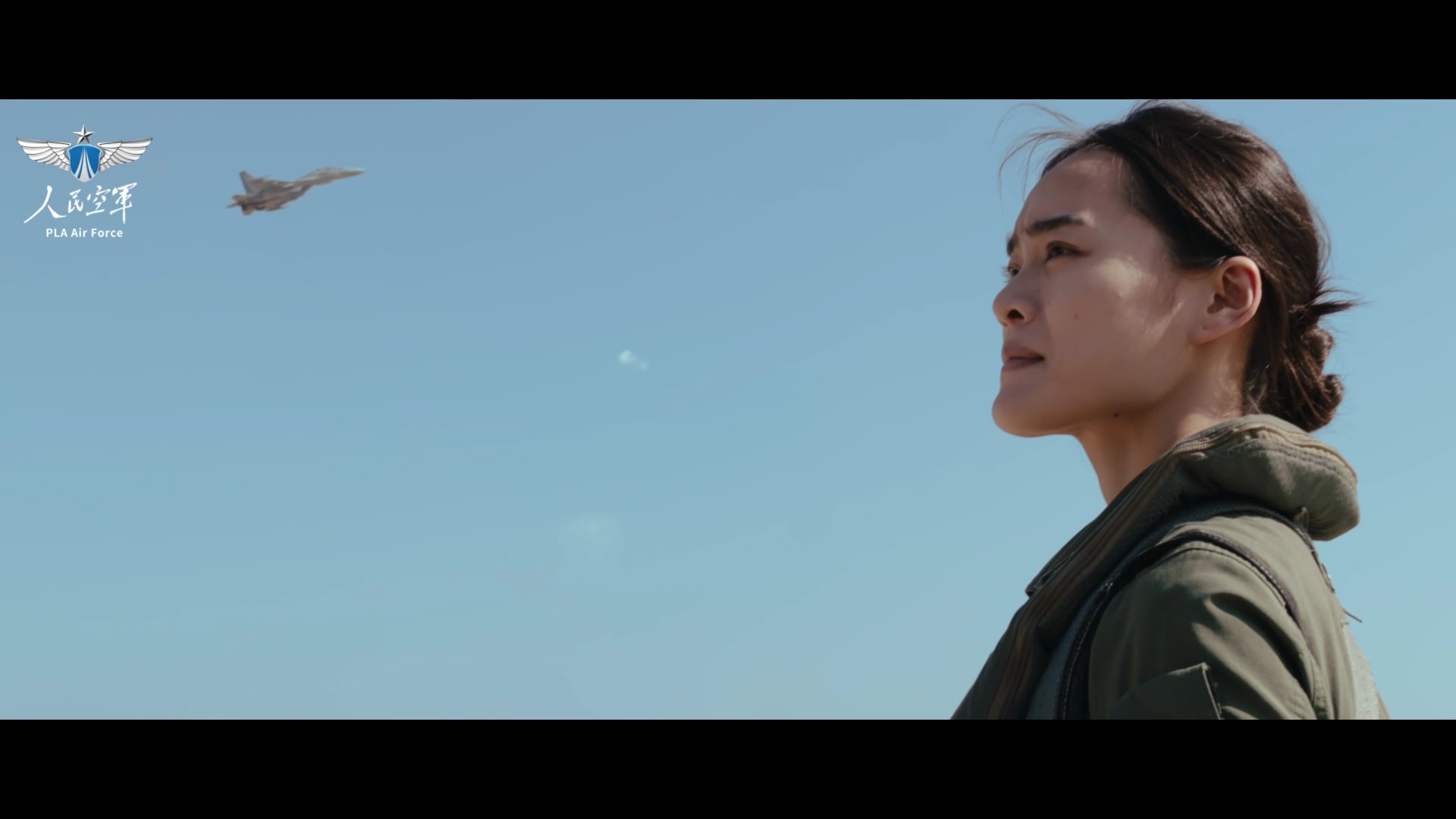 终于看到飞前舱的歼-16女飞了制胜空天人民空军成立七十六周年​​​